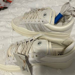 Bad Bunny shoes collaboration with Adidas. Size 9 us